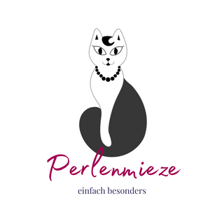 Logo von Perlenmieze: Bild einer eleganten Katze mit Perlenkette und dem Slogan: Perlenmieze - einfach besonders