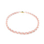 Eine zarte glasröhrchen kette peach mit rosa und klaren perlen und goldfarbenemverschluss