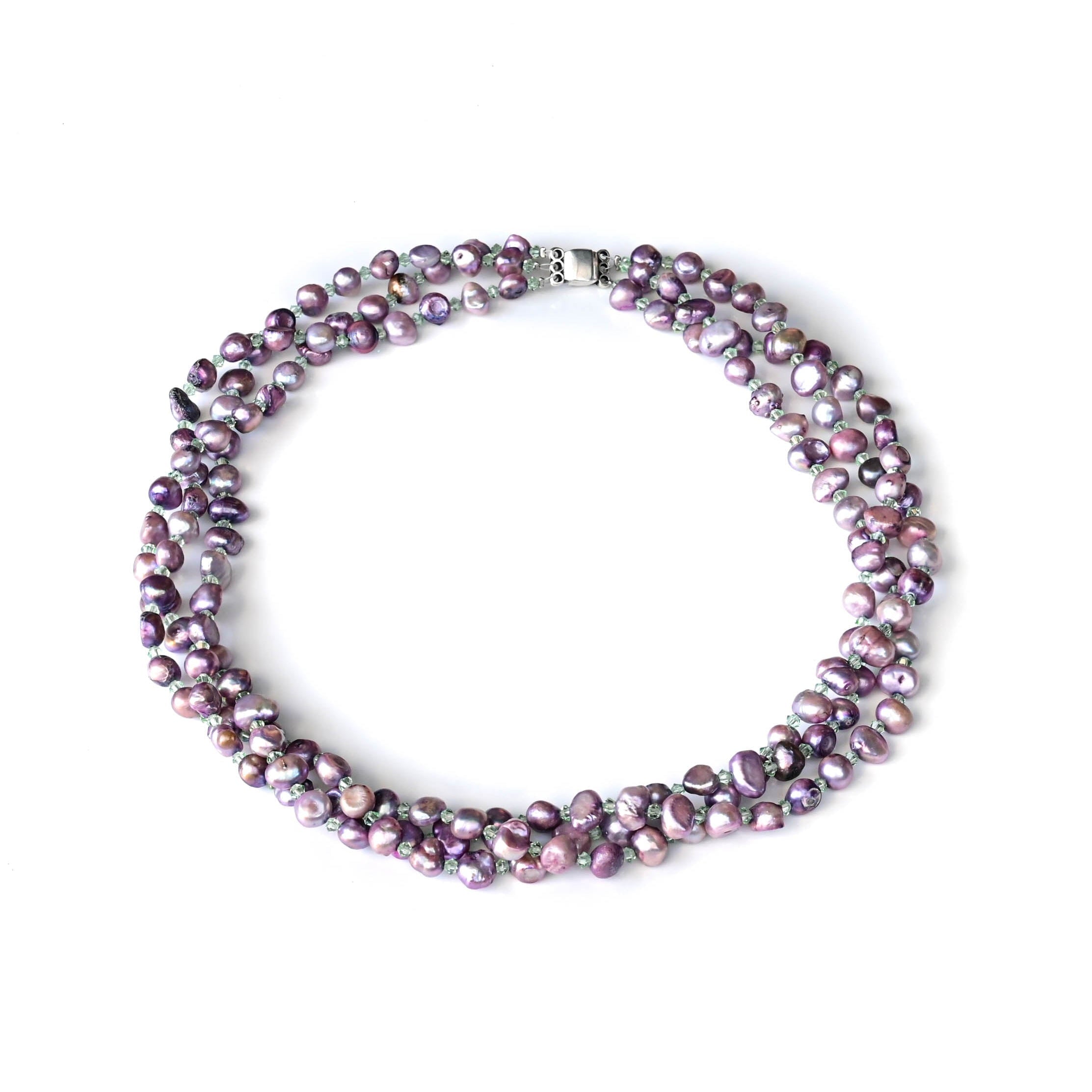 Elegante mehrreihige Kette mit Süßwasserperlen in zartem Lavendelton von Perlenmieze – ideal für festliche Anlässe oder den Alltag