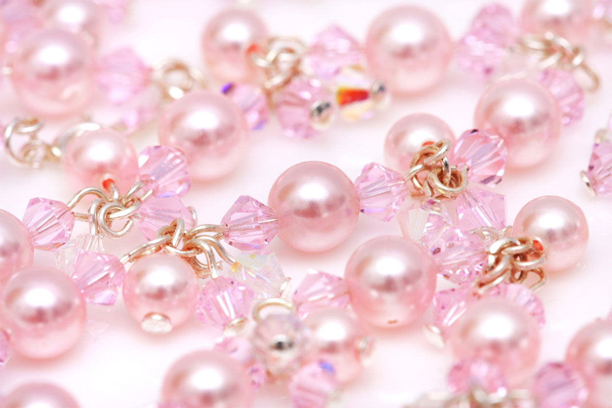 Hintergrundbild: Kristallperlenkette in Rosa