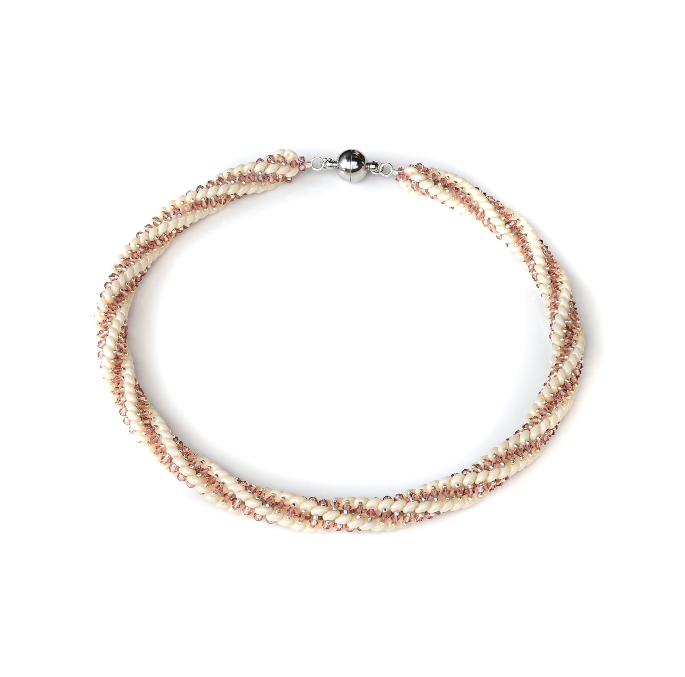 Elegante Perlenkette für Damen mit Kristallen von Perlenmieze, kunstvoll mit elfenbeinfarbenen Twin Beads und Swarovski® Kristallen in Blush Rose gestaltet.